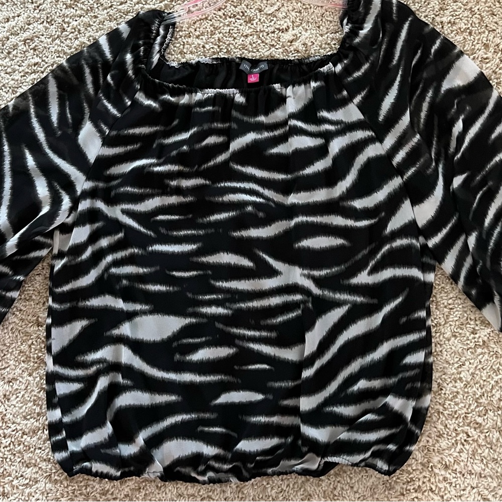 Vince Camuto blouse in Black/white print, size Large